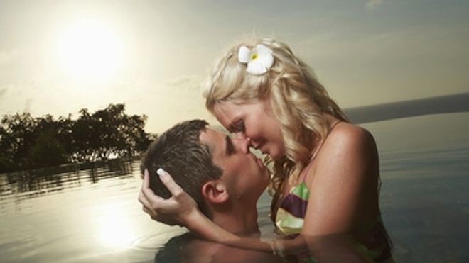 Faire l'amour dans l'eau, une "fausse bonne idée" ?