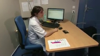 Le patient subit ensuite une infiltration. Toute la procédure s'effectue sous contrôle échographique.