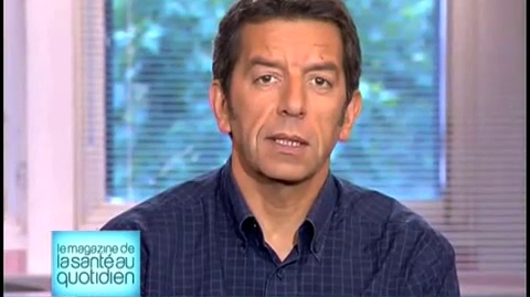 Marina Carrère d’Encausse et Michel Cymes décrivent les espèces de méduses en France.