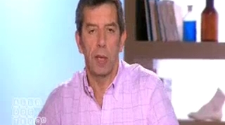 Marina Carrère d'Encausse et Michel Cymes expliquent la digestion.