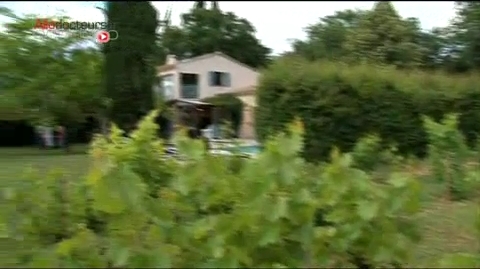Préparation d'un menu gastronomique spécial dîner romantique.