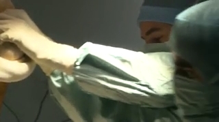 Attention images de chirurgie ! Les infections peuvent toucher les prothèses