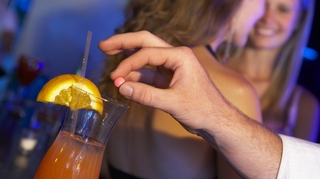 Le #Balancetonbar s'attaque au monde de la nuit 