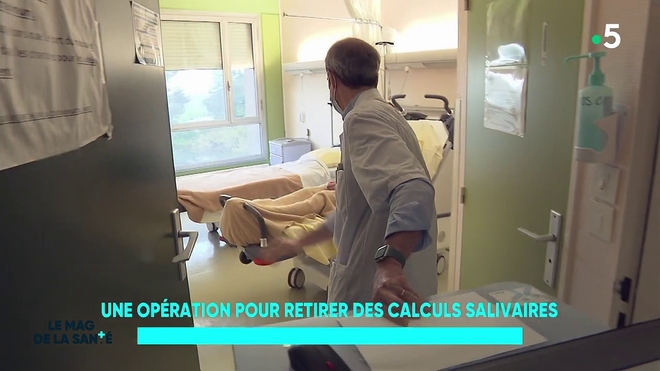 Une opération pour retirer des calculs salivaires