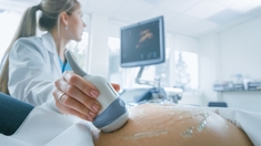 Pénurie de sages-femmes : des maternités en alerte rouge cet été