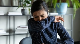 Covid : ce que l'on sait des symptômes et de la contagiosité du sous-variant BA.5 