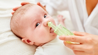 Mon bébé a des glaires, que faire ?