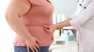 Le surpoids n'augmente pas le risque de décès, mais l'obésité si