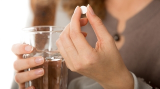 Pourquoi il faudrait prendre un antidouleur avec la pilule du lendemain