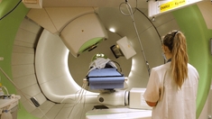 Traitements du cancer : comment fonctionne la protonthérapie ?